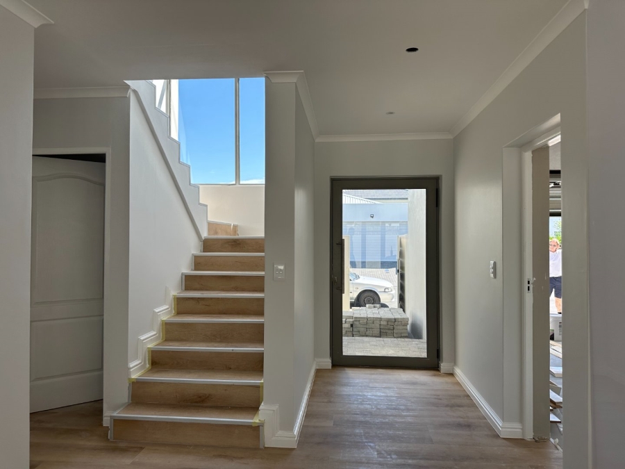 4 Bedroom Property for Sale in Sandown Western Cape